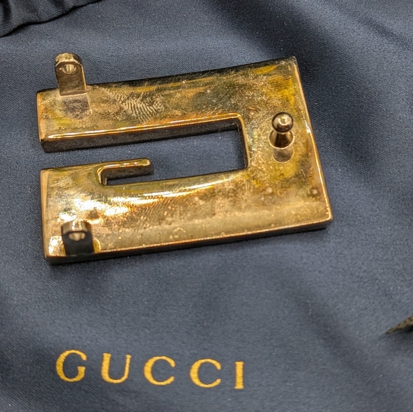 Gucci Authentic Gold Metal G Buckle‎ with Navy Satin Pouch